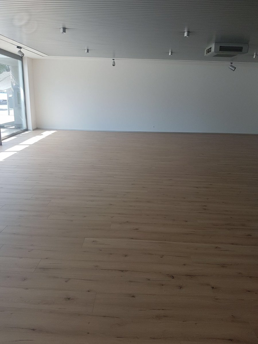 Meister LD 95 Laminatboden, Risseiche, grosse Diele, Ausstellungsraum in St. Gallen