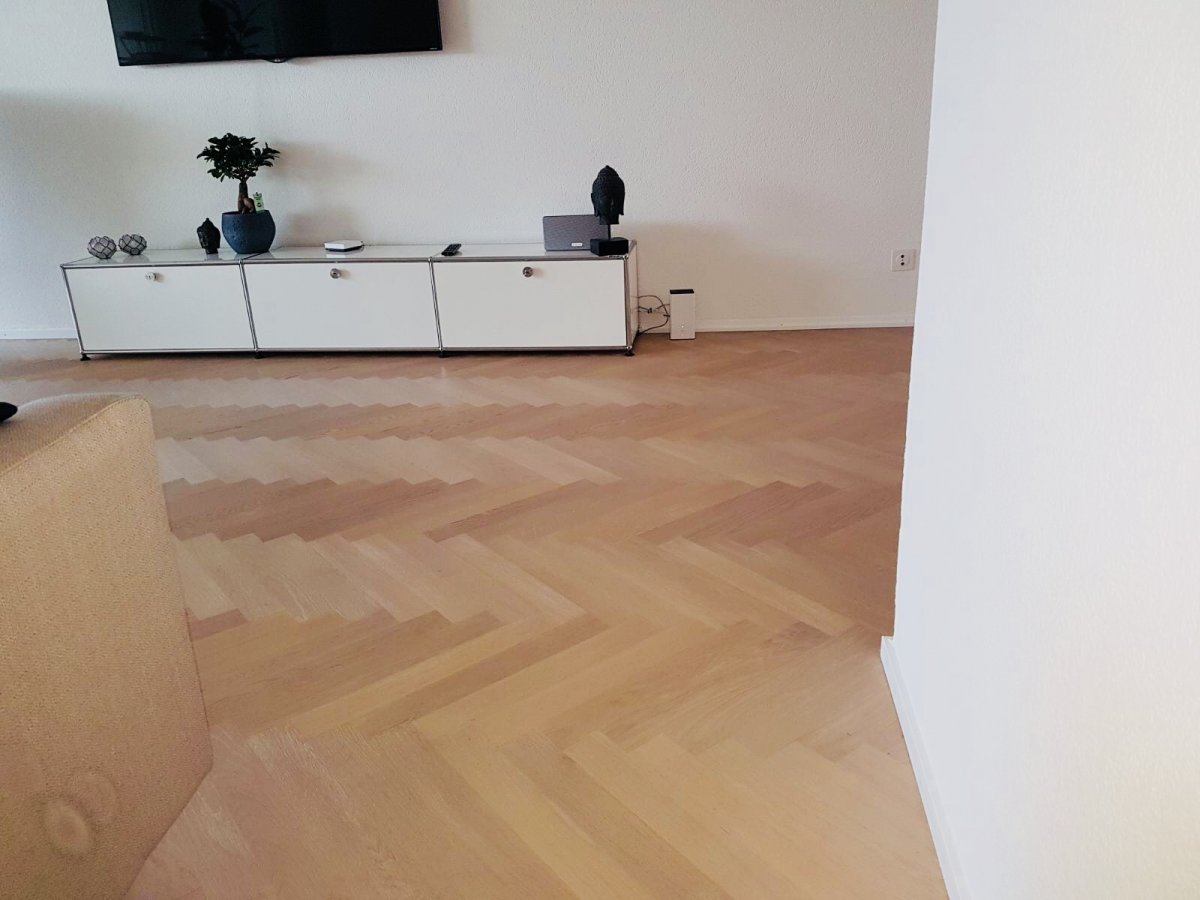 BW Unopark Eiche 15 Sasso, Fischgrätverlegung, Männedorf