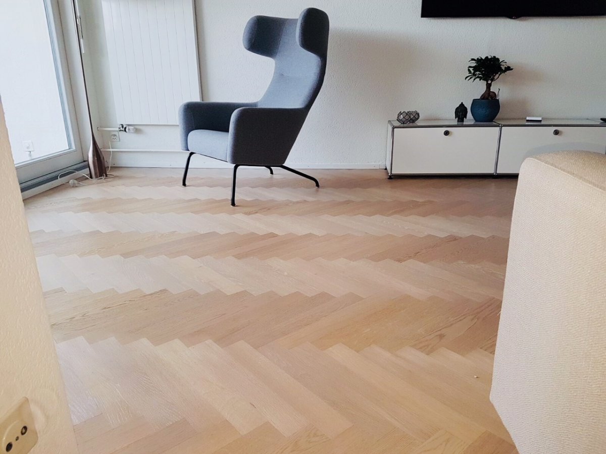 BW Unopark Eiche 15 Sasso, Fischgrätverlegung, Männedorf